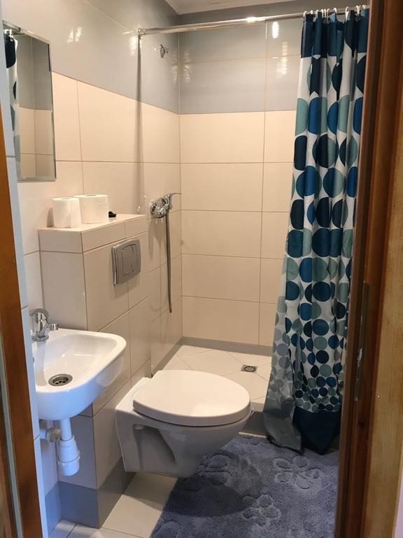 Łazienka w pokoju Malinowy Domek