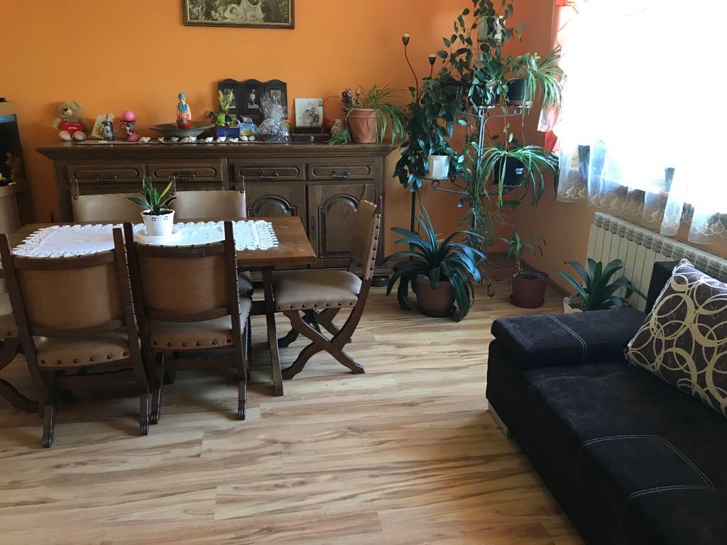 Salon w Malinowym Domku