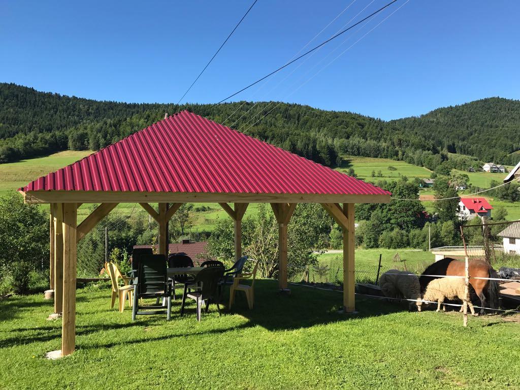 Zagroda ze zwierzętami domowymi jest atrakcją dla najmłodszych gości.